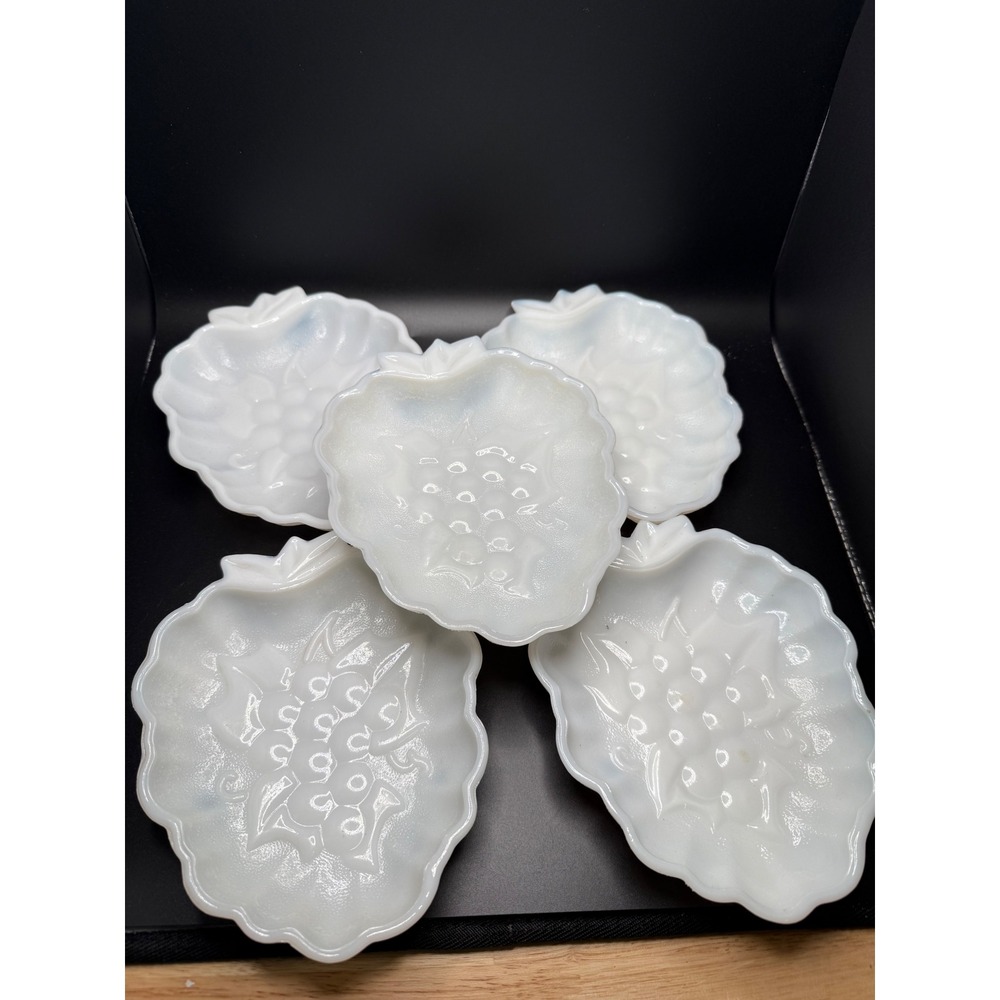 Vintage Milk Glass Grape Berry Bowls Set of 5 White Scalloped Strawberry Shape‎